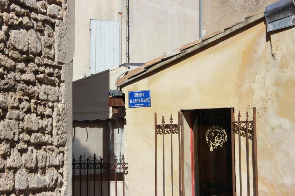 Mas De Valrugues Holifrance Aparthotel Saint-Remy-de-Provence Bagian luar foto