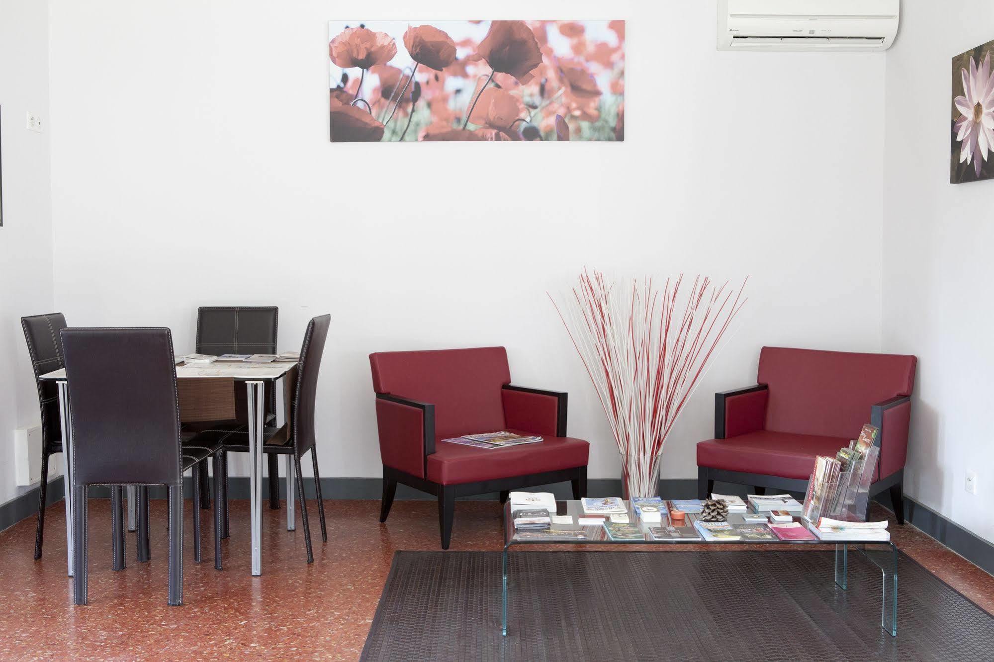 Mas De Valrugues Holifrance Aparthotel Saint-Remy-de-Provence Bagian luar foto