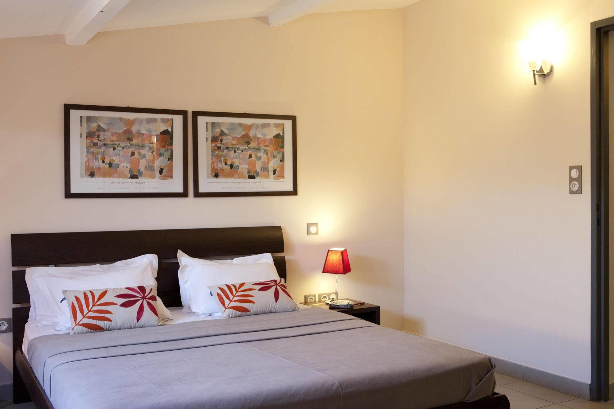 Mas De Valrugues Holifrance Aparthotel Saint-Remy-de-Provence Bagian luar foto