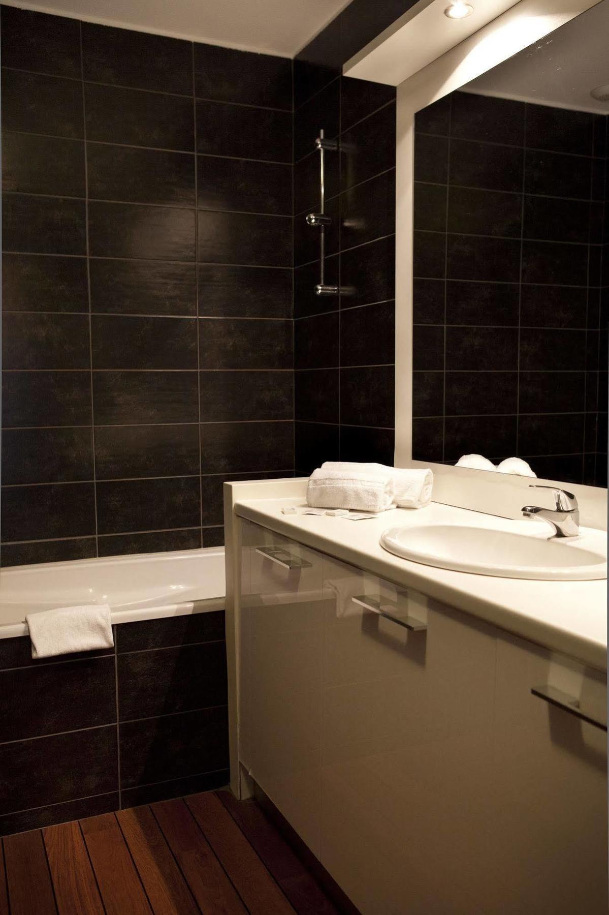 Mas De Valrugues Holifrance Aparthotel Saint-Remy-de-Provence Bagian luar foto
