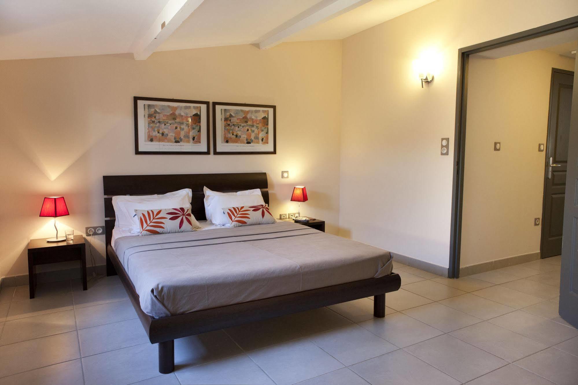 Mas De Valrugues Holifrance Aparthotel Saint-Remy-de-Provence Bagian luar foto