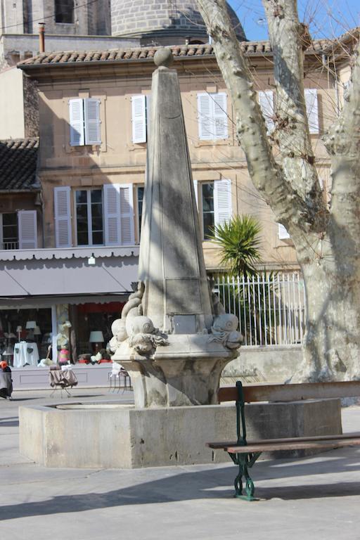 Mas De Valrugues Holifrance Aparthotel Saint-Remy-de-Provence Bagian luar foto